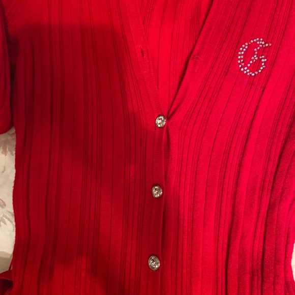 G BY GUESS RED SWEATER. - Picture 11 of 13